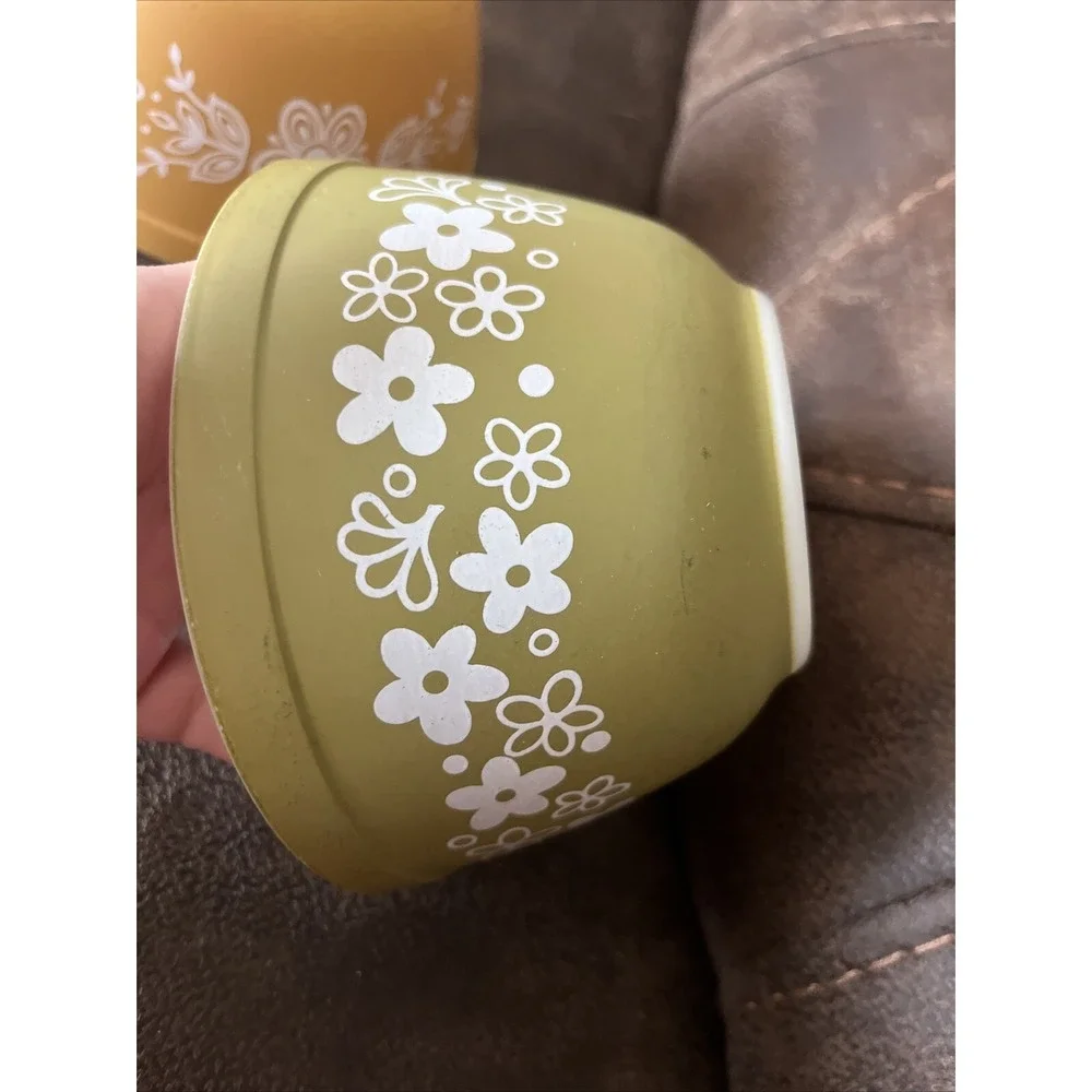 SET 2 PYREX BOWLS Crazy Daisy Spring Blossoms & Gold Butterfly Mixing Bowls Vtg